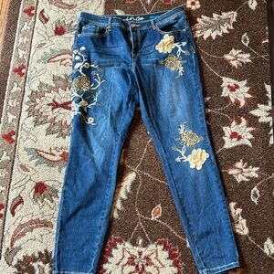 INC DENIM EMBROIDERED FLORAL WOMANS JEANS